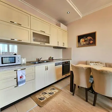 Riverside Flat W/ Free Parking & 24h Self Check-in * 地拉那