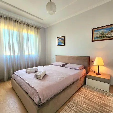 Riverside Flat W/ Free Parking & 24h Self Check-in